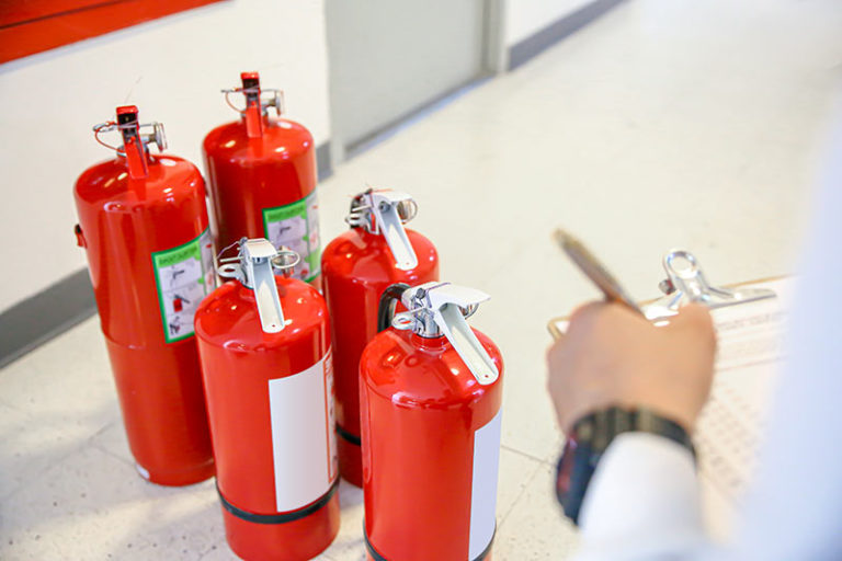 Brandschutz: Prüfung von Feuerlöschern